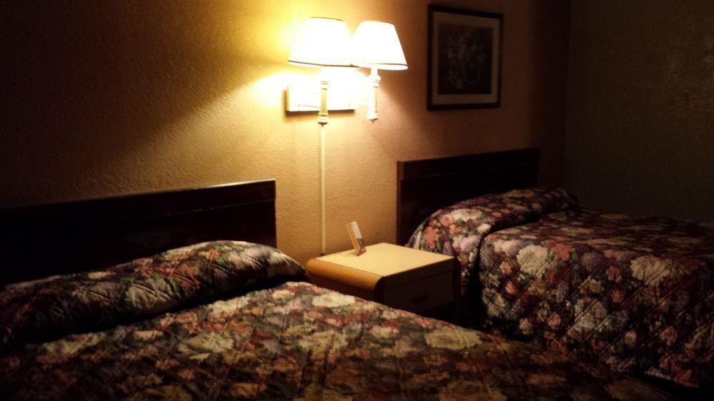 Hotel Mccoy - Art, Coffee, Beer, Wine توسن المظهر الخارجي الصورة