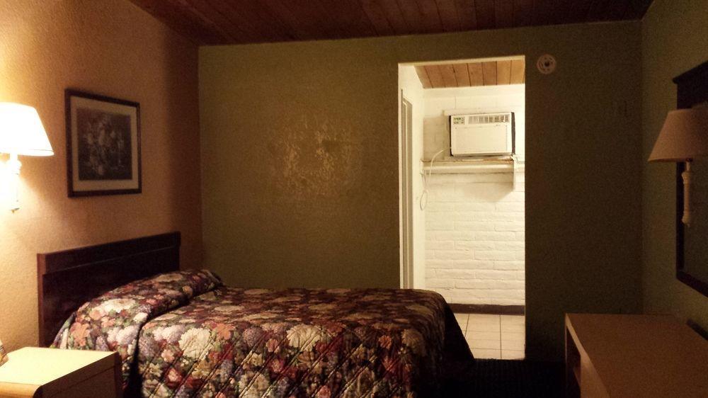 Hotel Mccoy - Art, Coffee, Beer, Wine توسن المظهر الخارجي الصورة
